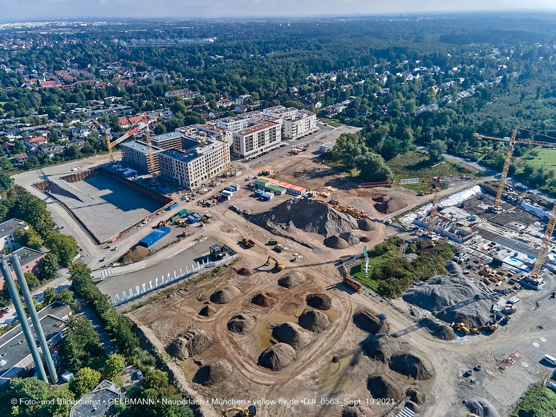 19.09.2021 - Aktuelle Luftbilder aus dem Alexisquartier und Pandion Verde in Neuperlach in München